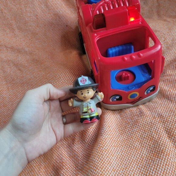 Fisher-Price Little People Fire Truck Toy with Lights And Sounds 1 Firefighter - Picture 2 of 7